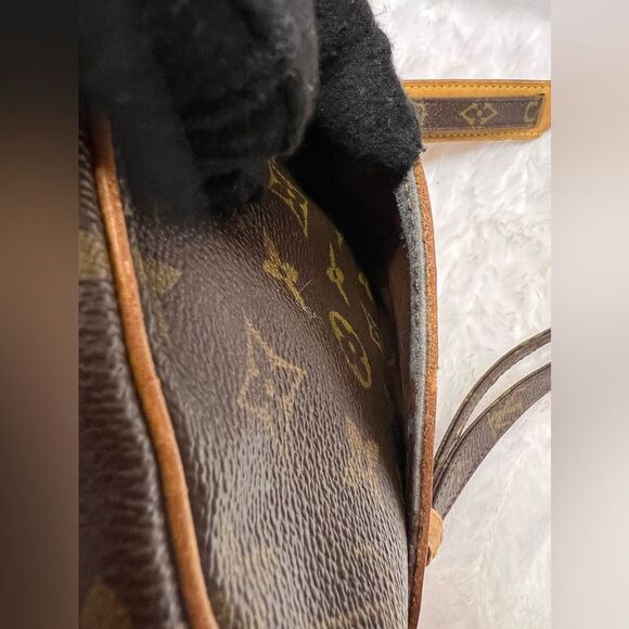 LOUIS VUITTON-SL0050 Danube Monogram Canvas Crossbody - Picture 8 of 15